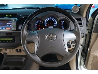 Toyota Fortuner 3.0 V 2WD ปี 2011 สีบรอนซ์เงิน เกียร์อัตโนมัติ รูปที่ 6